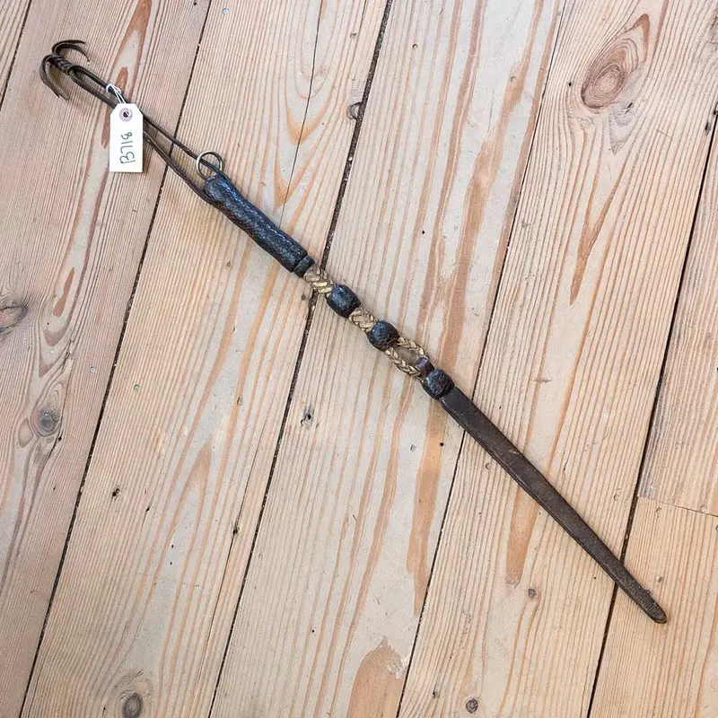26" Dark Leather and Rawhide Quirt