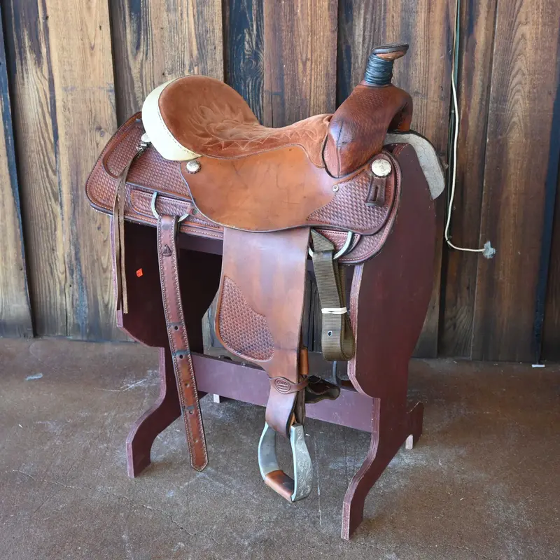 15.5" USED COURTS TEAM ROPING SADDLE