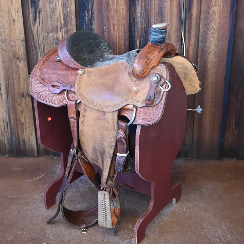 15" USED VICKERS TEAM ROPING SADDLE