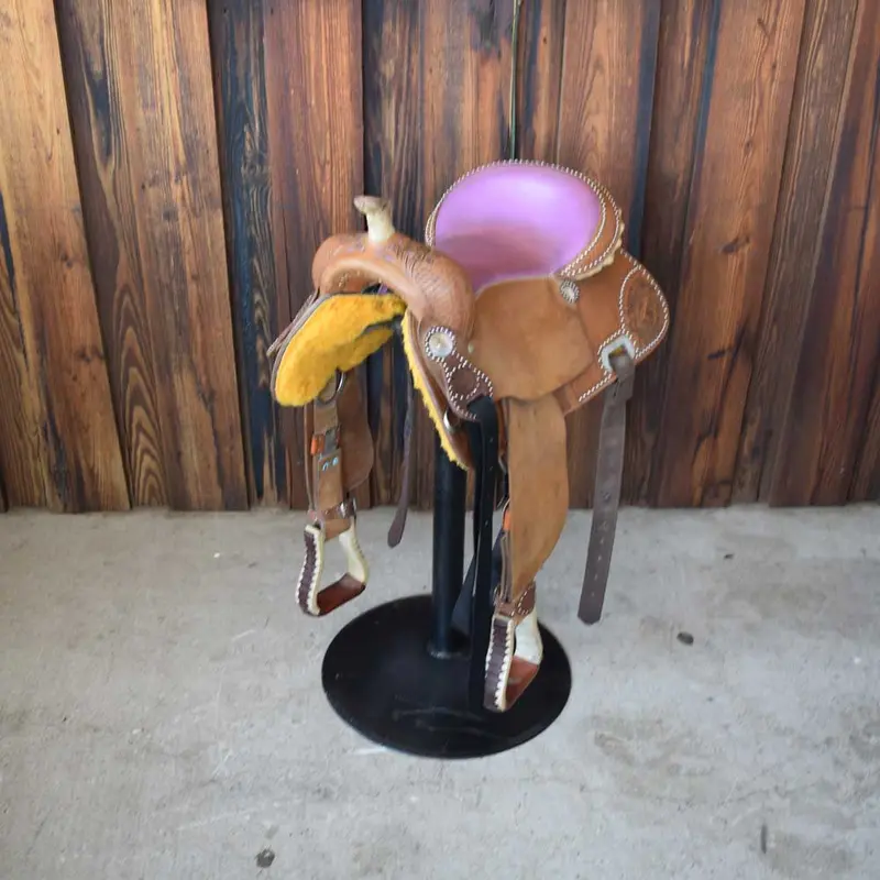 Used Saddle Bar Stool Swivels 360