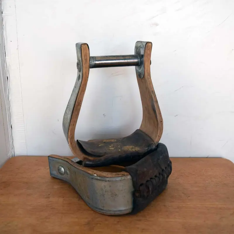Used Wooden Galvenized Wrapped Stirrups
