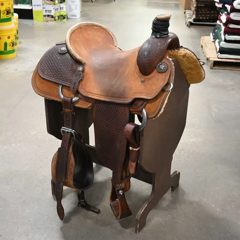15.5" USED PATRICK SMITH TEAM ROPING SADDLE